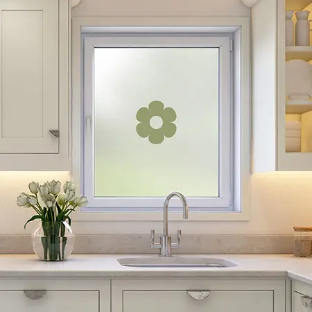 daisy centrepiece design with olive